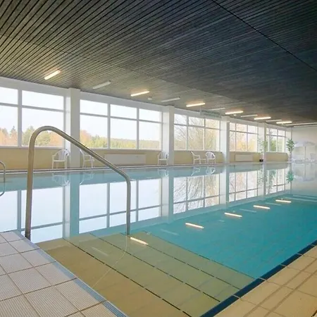 Schoene Mit Schwimmbad, Sauna Und Balkon *