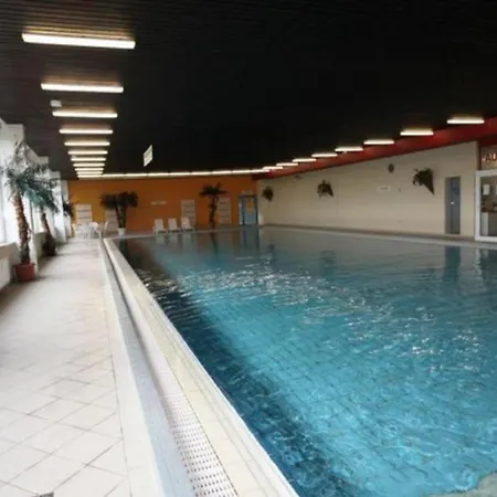 Schoene Mit Schwimmbad, Sauna Und Balkon *